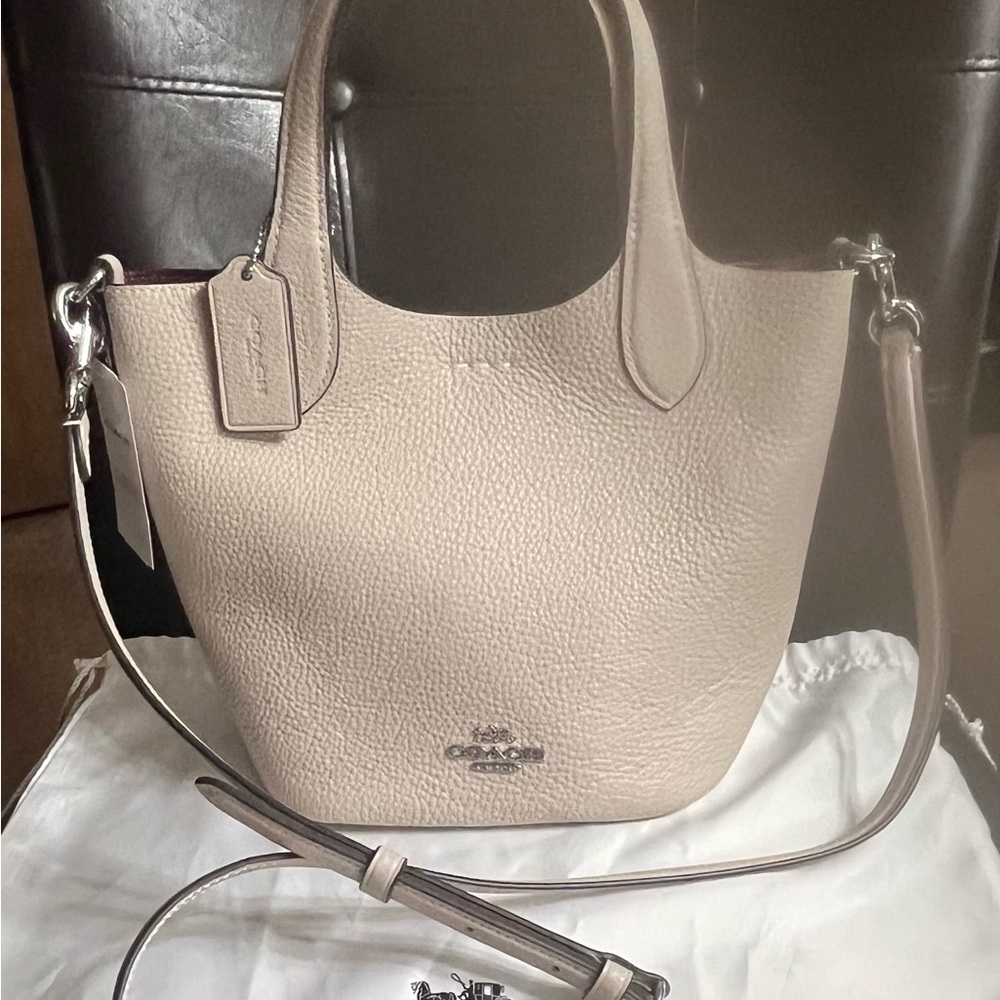 Coach Hannah Bucket- NWT
